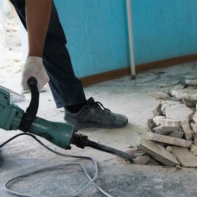 Comment casser une dalle en béton à Namur